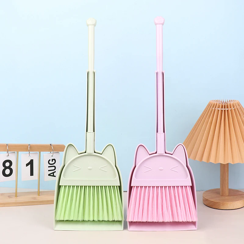 Kids Outdoor Broom - 1 Set Alat Penyapu Lantai Mini